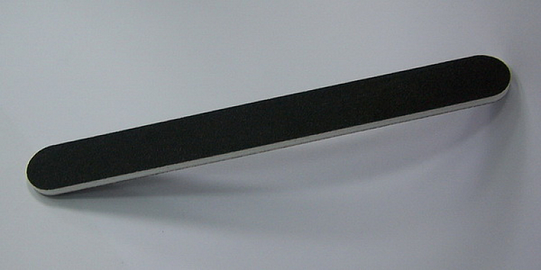 Пилочка двухсторонняя для обработки искусственных и натуральных ногтей  черная 